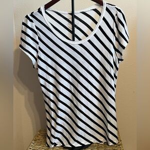 INC International Concepts Black and White Fitted Short Sleeve Tee